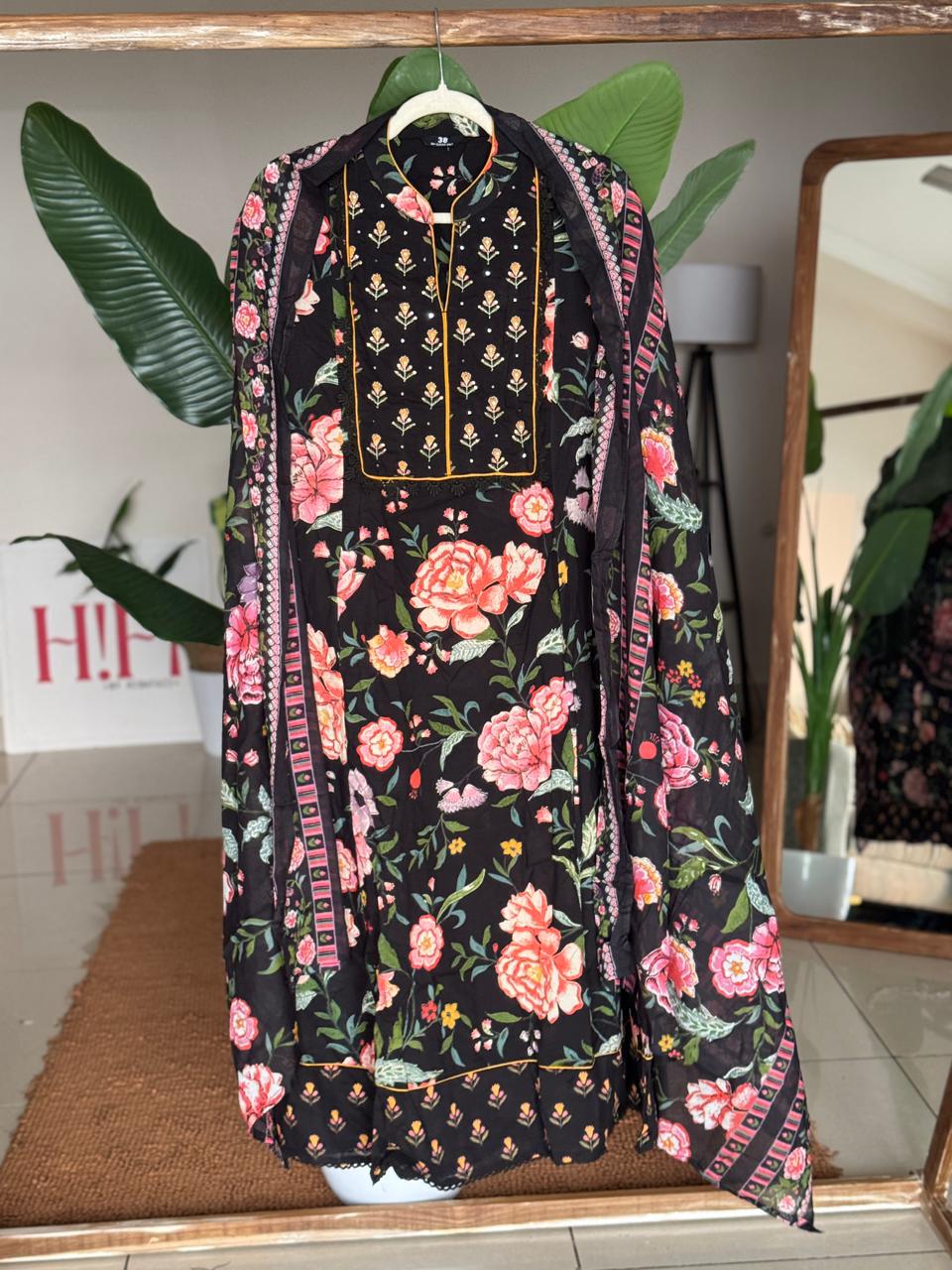 PE26 Black rose cotton