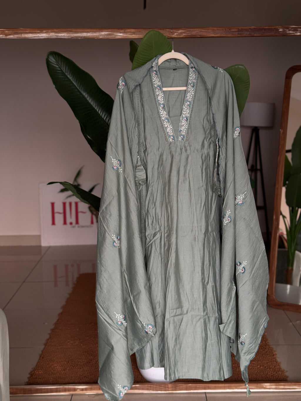 PE26 greenish grey party