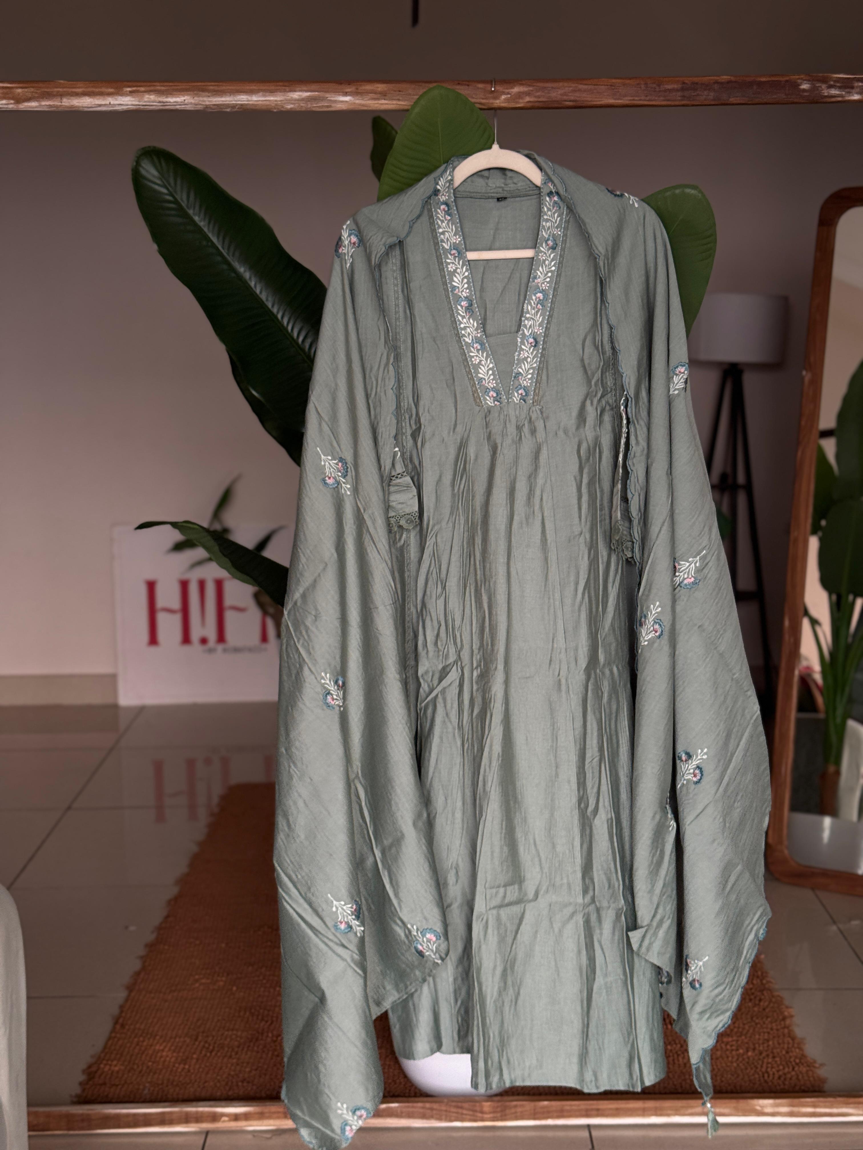 PE26 greenish grey party