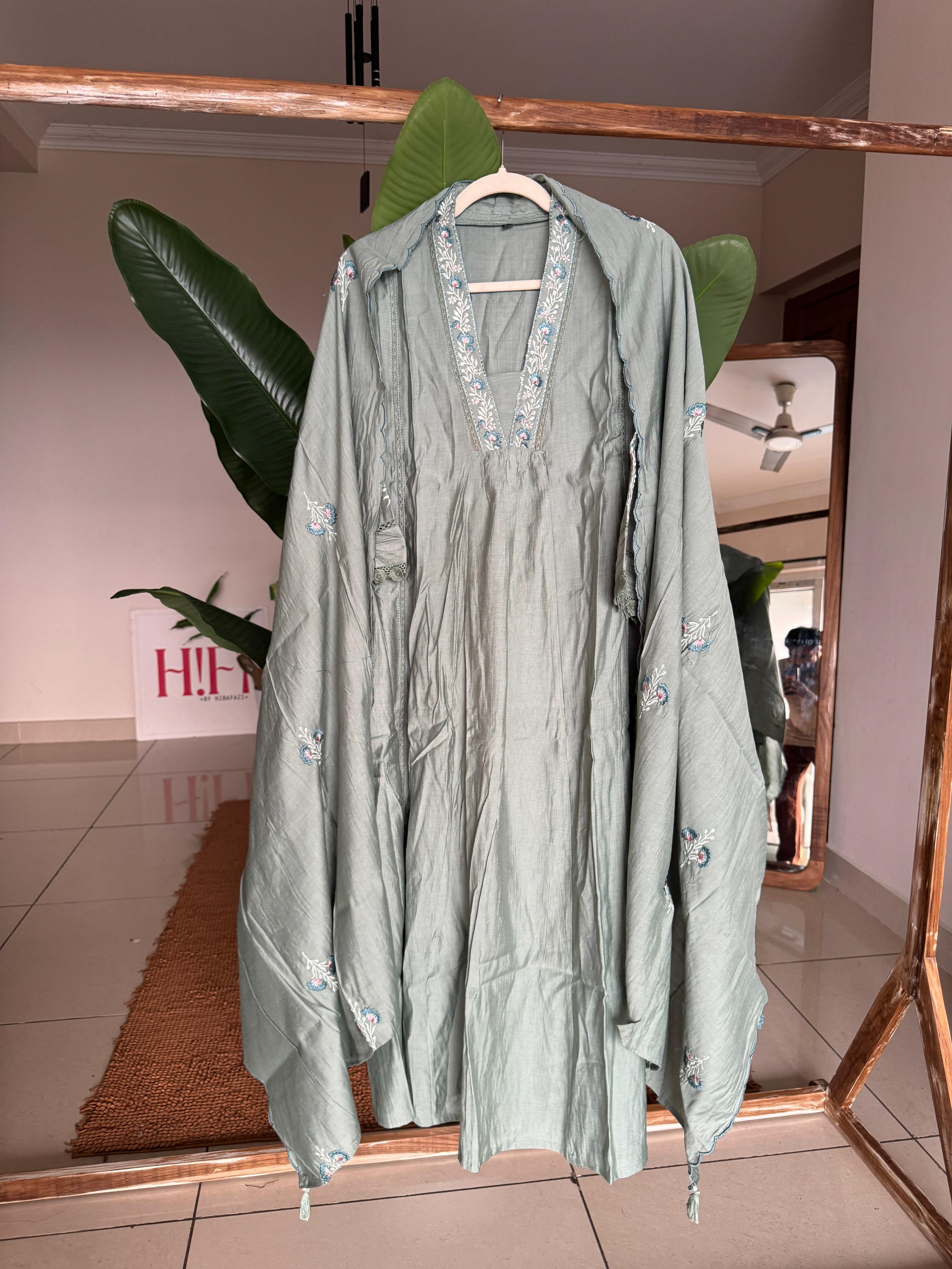 PE26 greenish grey party