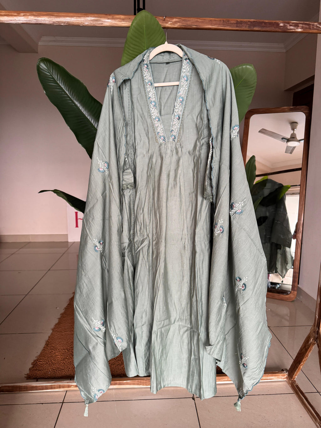 PE26 greenish grey party