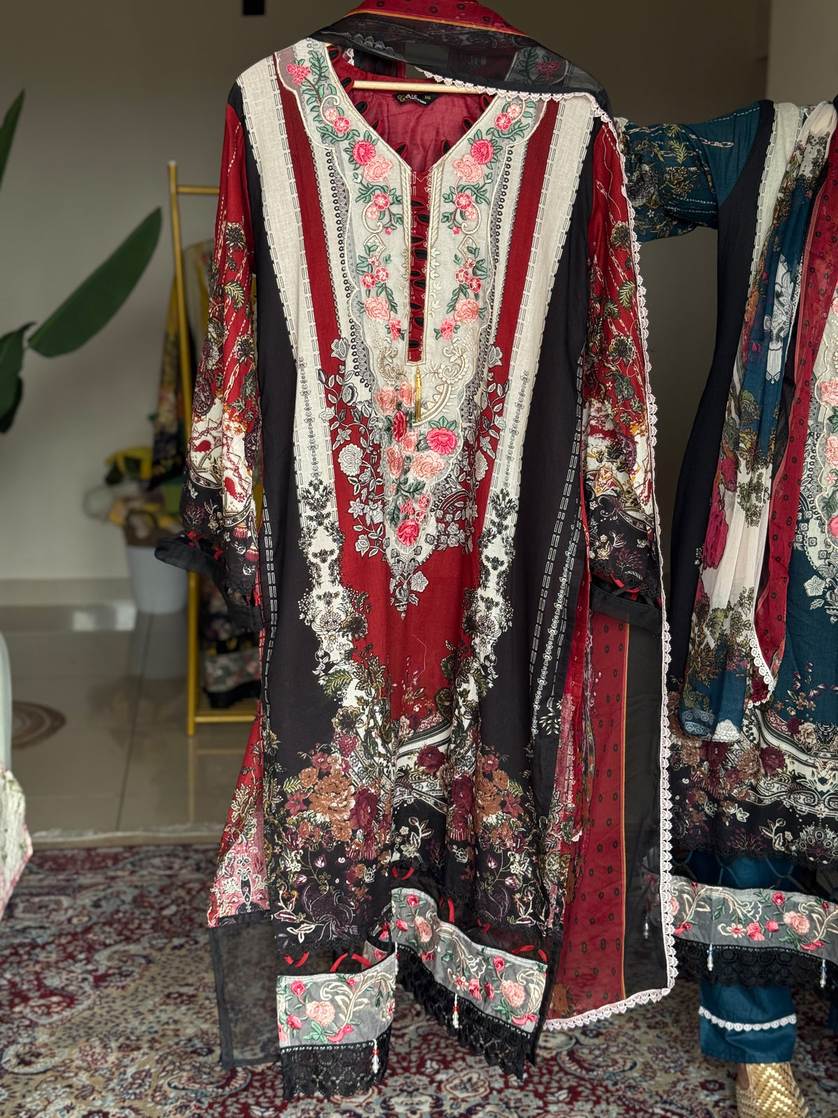 Hifi Stunner Pakistani Suit