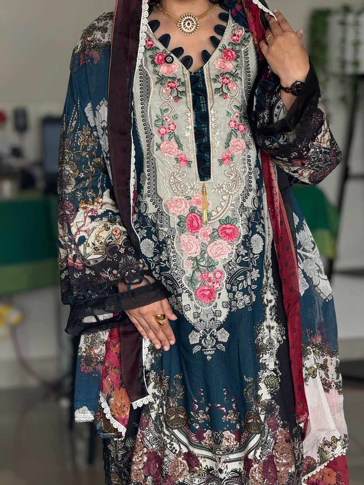 Hifi Stunner Pakistani Suit